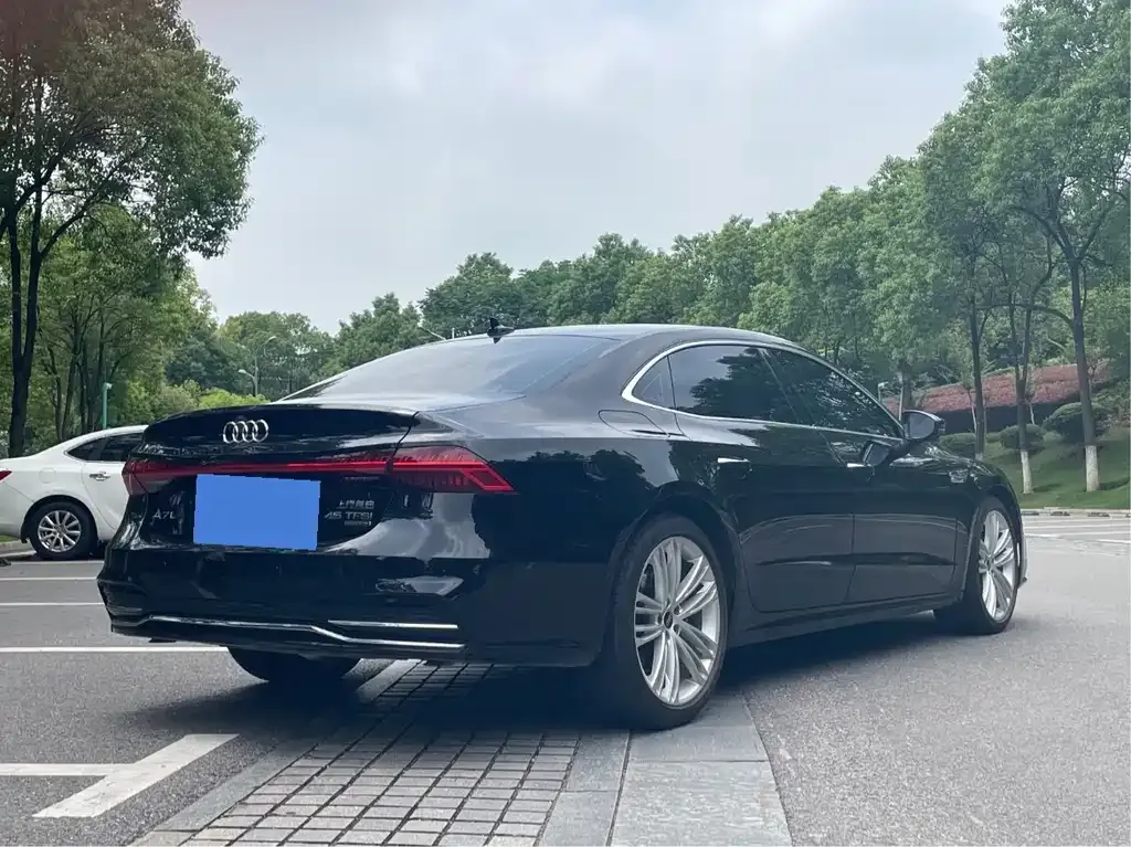 Audi A7L — фото 7