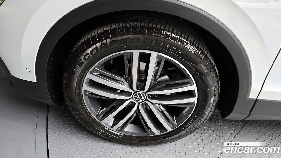Volkswagen Tiguan — фото 9