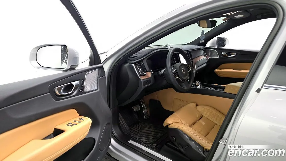 Volvo XC60 — фото 9