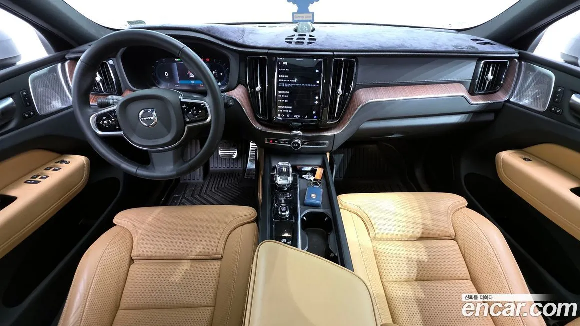 Volvo XC60 — фото 10