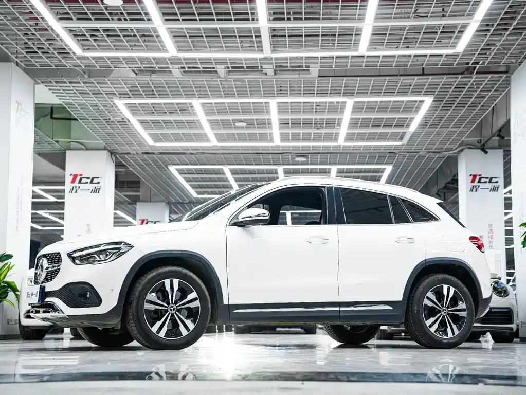 Mercedes-Benz GLA — фото 1