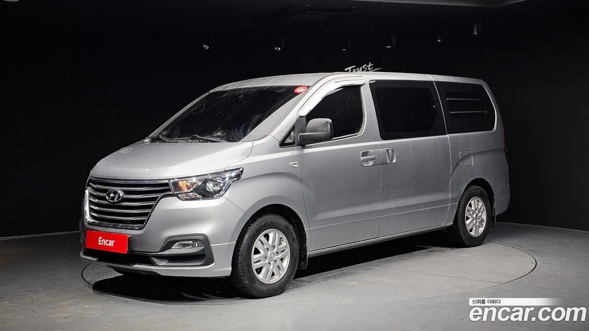 Hyundai Starex — фото 1