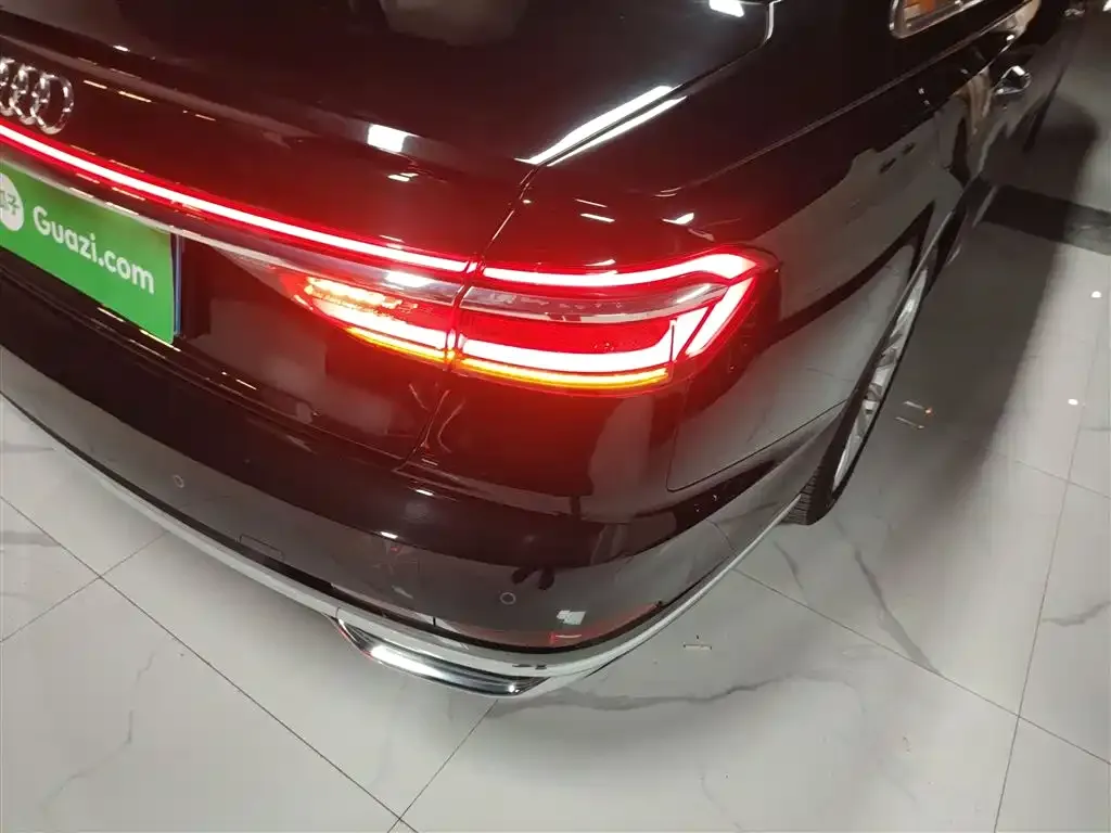 Audi A8 — фото 5