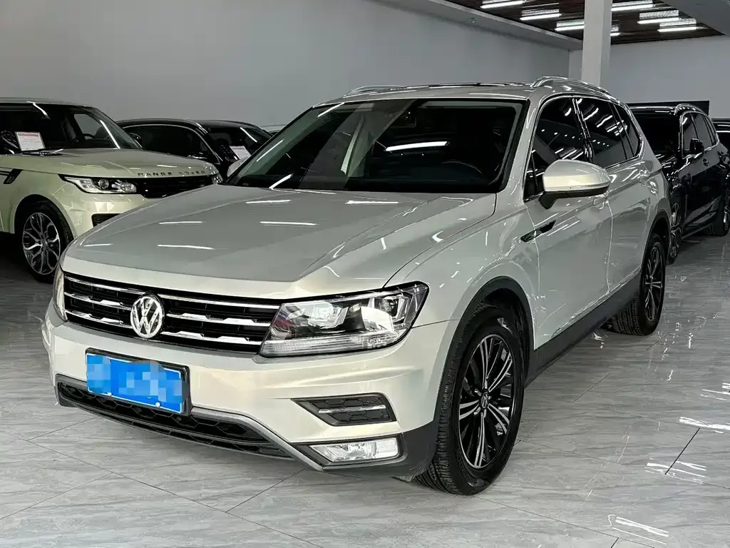 Volkswagen Tiguan L — фото 1