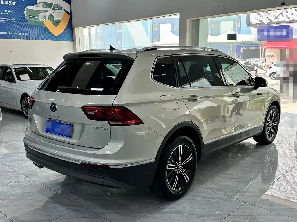 Volkswagen Tiguan L — фото 9