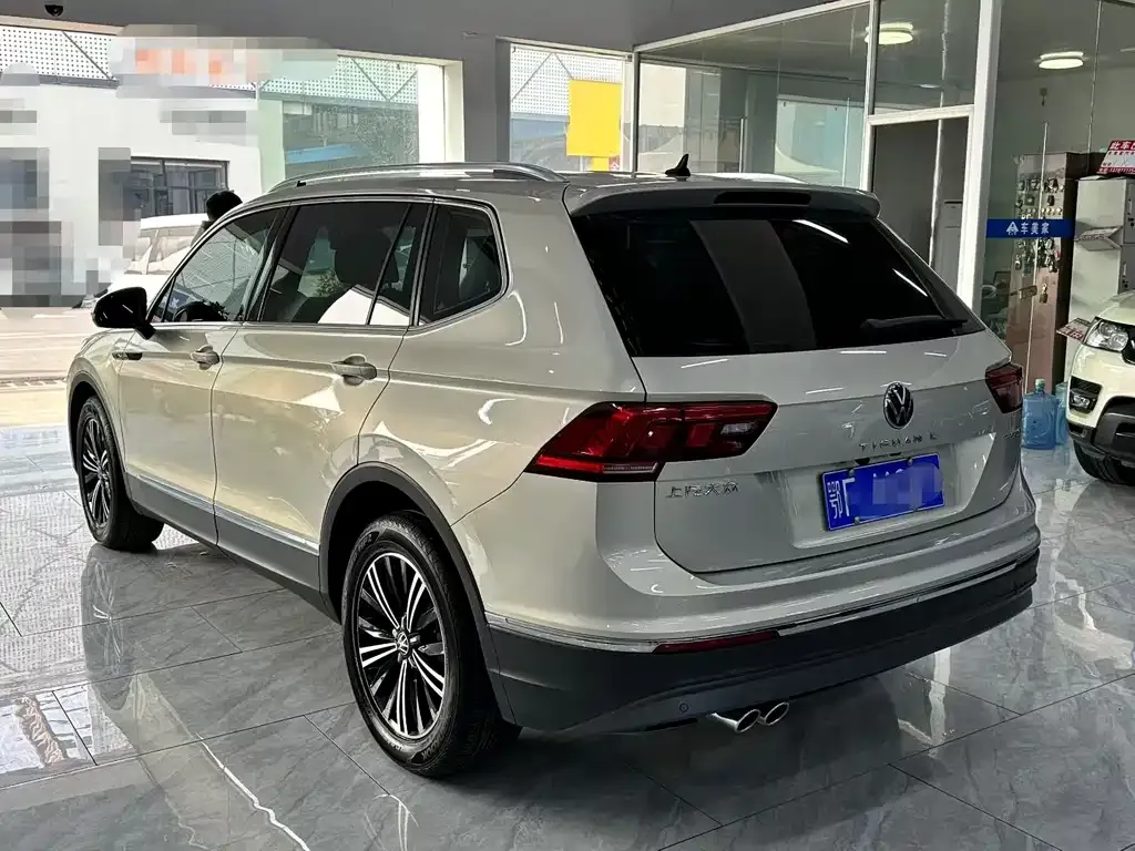 Volkswagen Tiguan L — фото 8