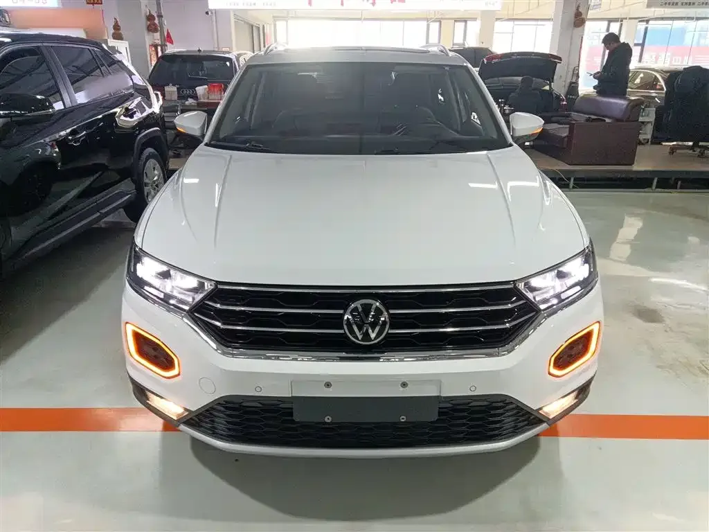 Volkswagen T-Roc — фото 3