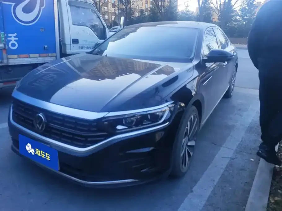 Volkswagen Passat — фото 1