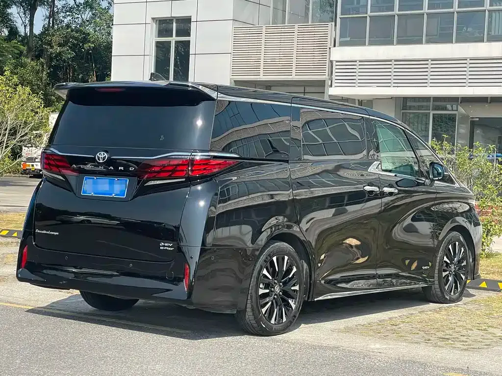 Toyota Alphard — фото 5