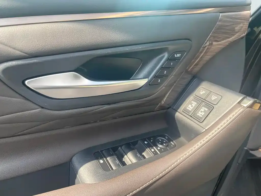 Toyota Alphard — фото 8