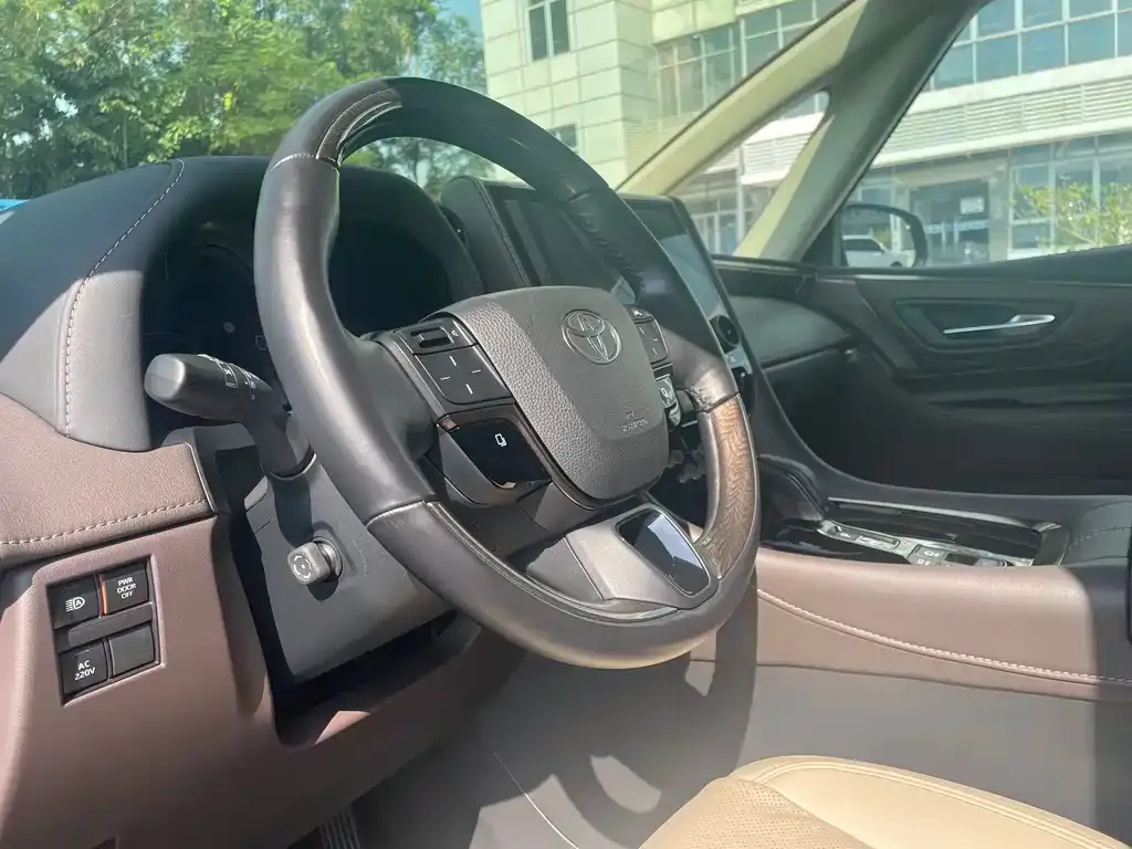 Toyota Alphard — фото 7
