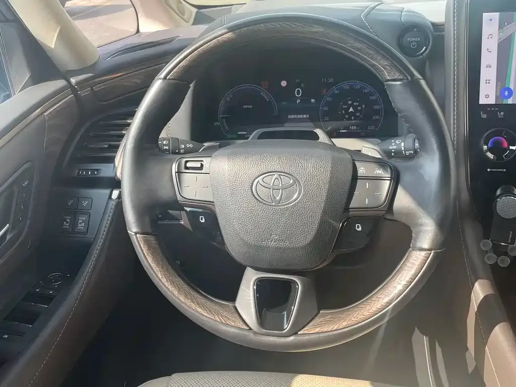 Toyota Alphard — фото 6