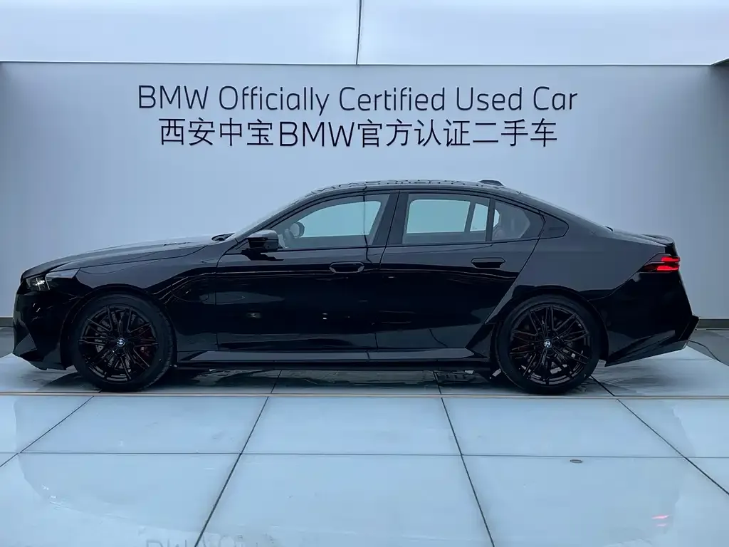 BMW M5 New Energy — фото 5