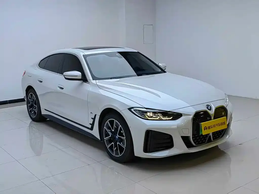 BMW i4 — фото 8