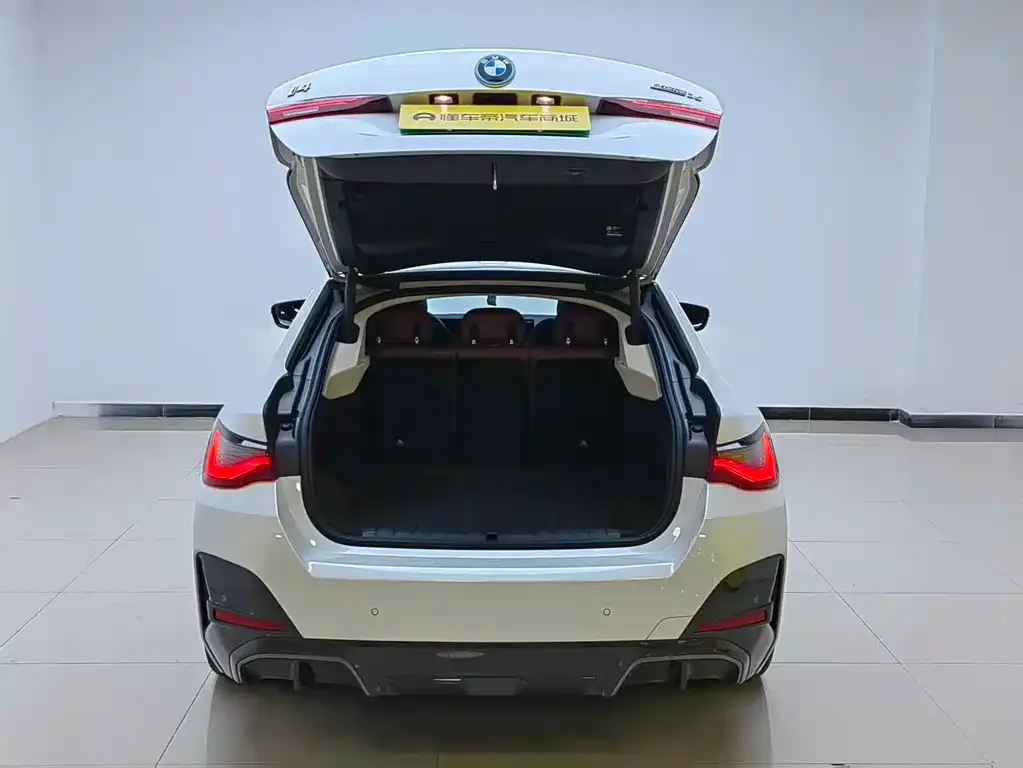 BMW i4 — фото 6
