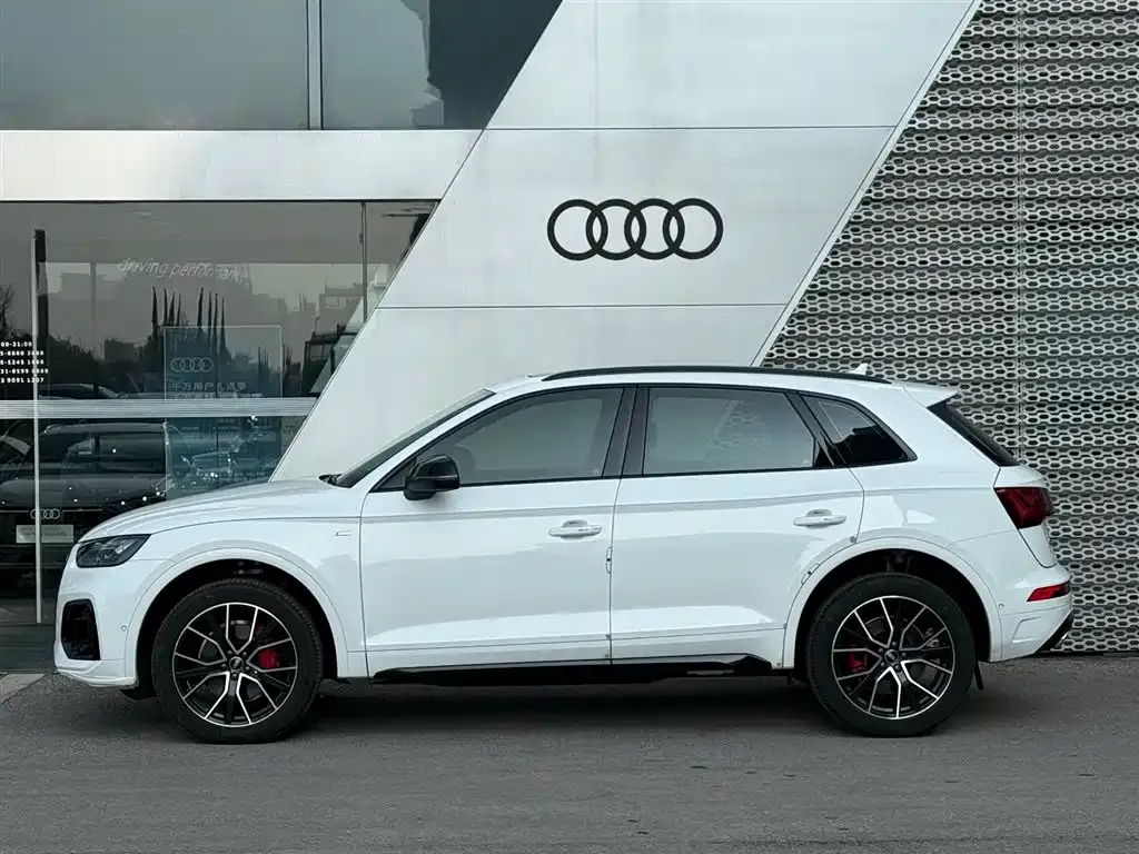 Audi Q5L — фото 4