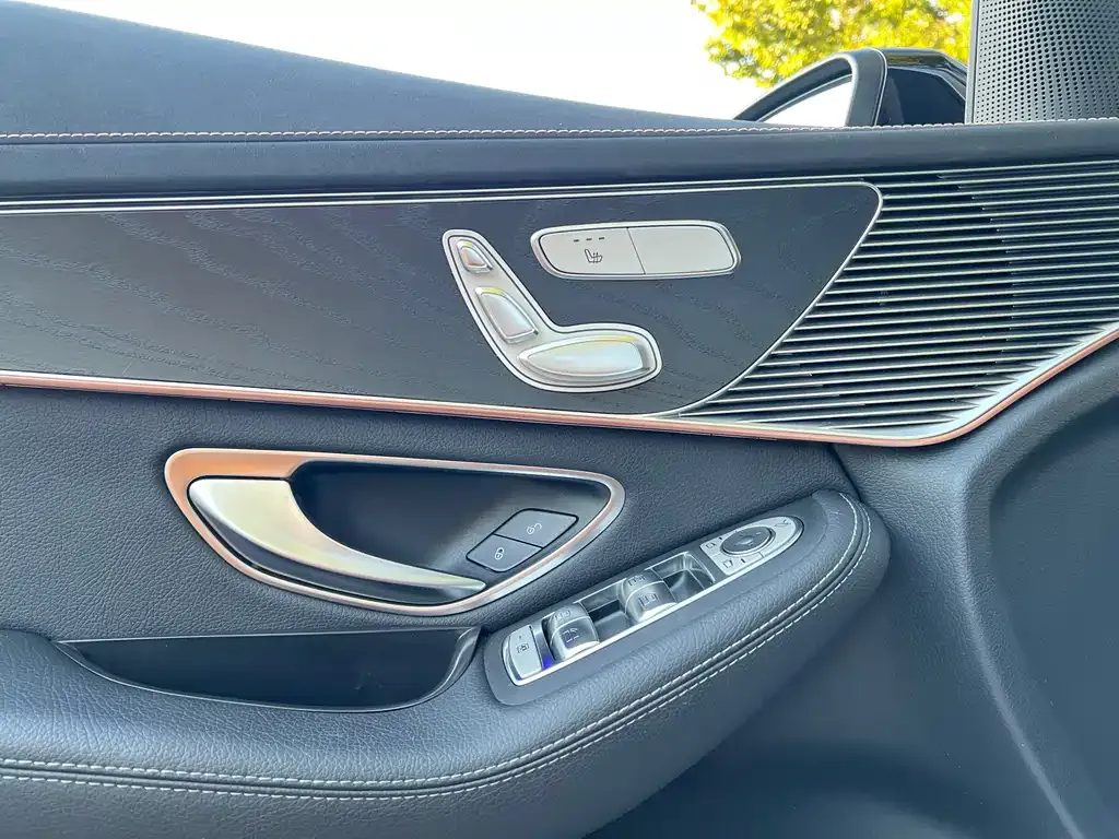 Mercedes-Benz EQC — фото 4