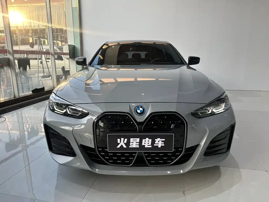 BMW i4 — фото 1