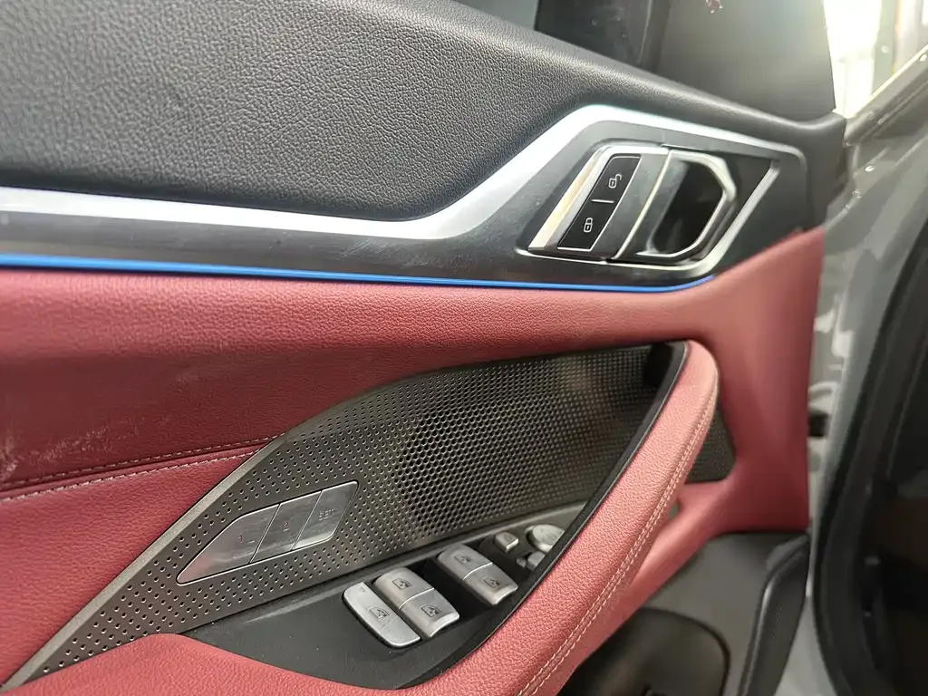 BMW i4 — фото 10
