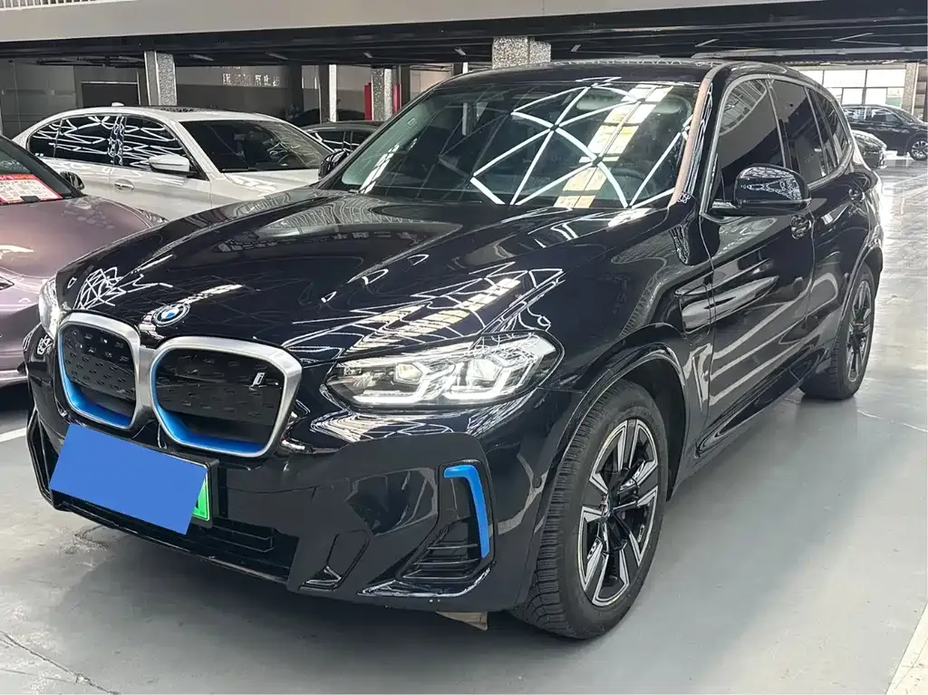 BMW iX3 — фото 1