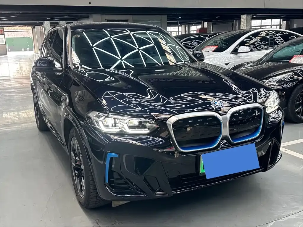 BMW iX3 — фото 8