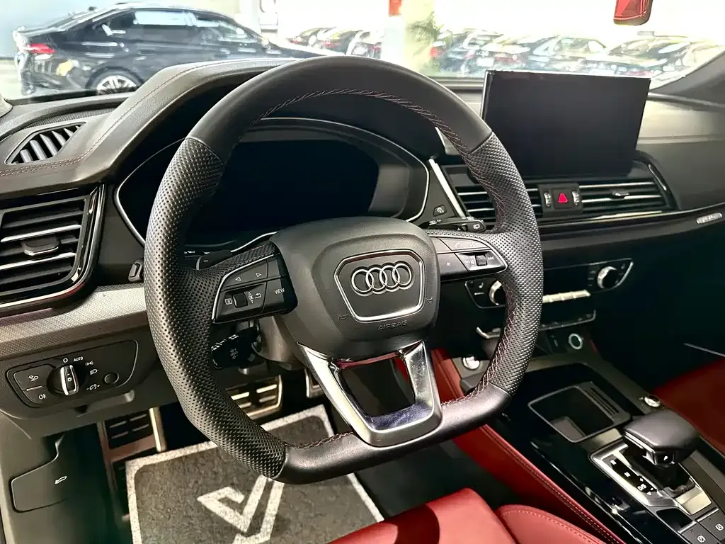 Audi Q5L — фото 8