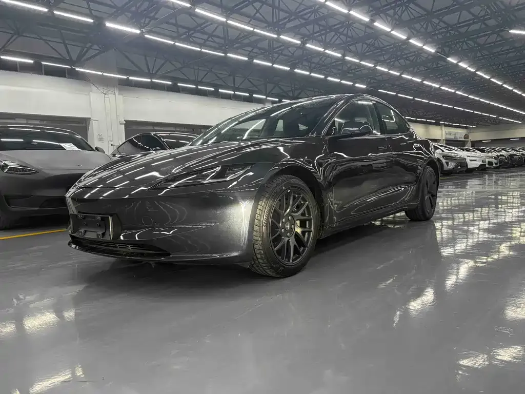 Tesla Model 3 — фото 1