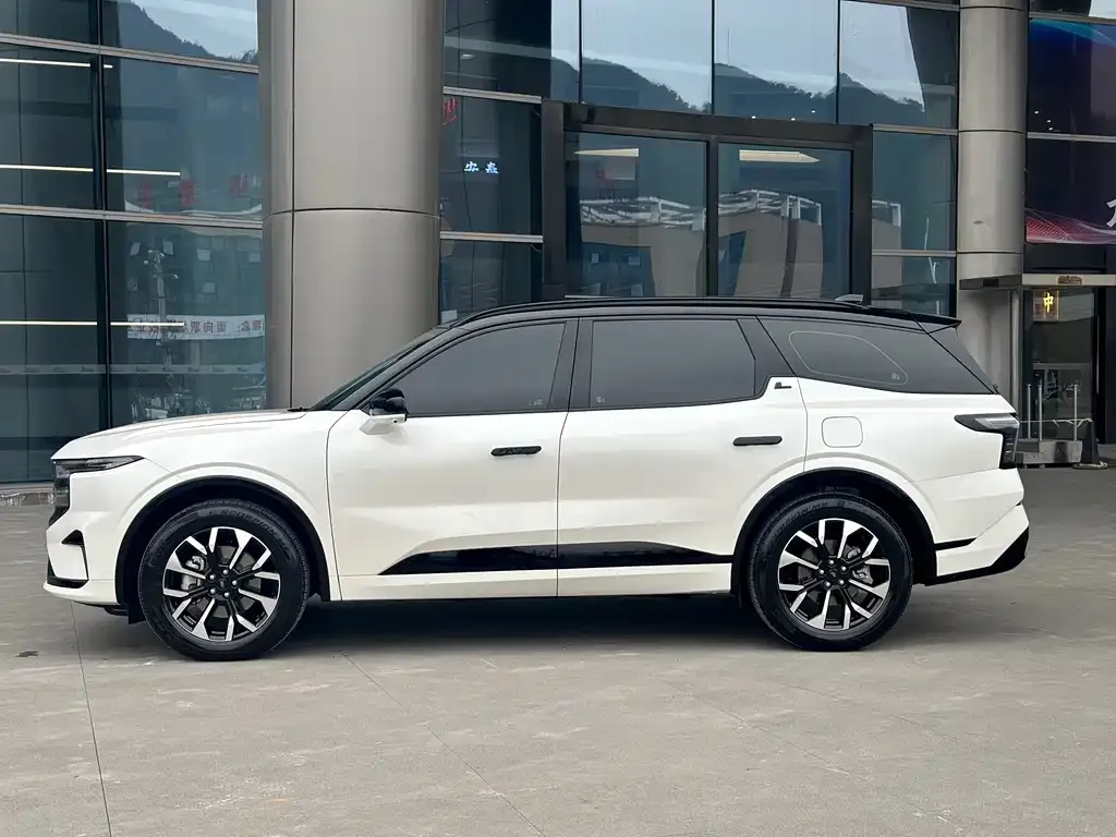 Ford Edge — фото 9