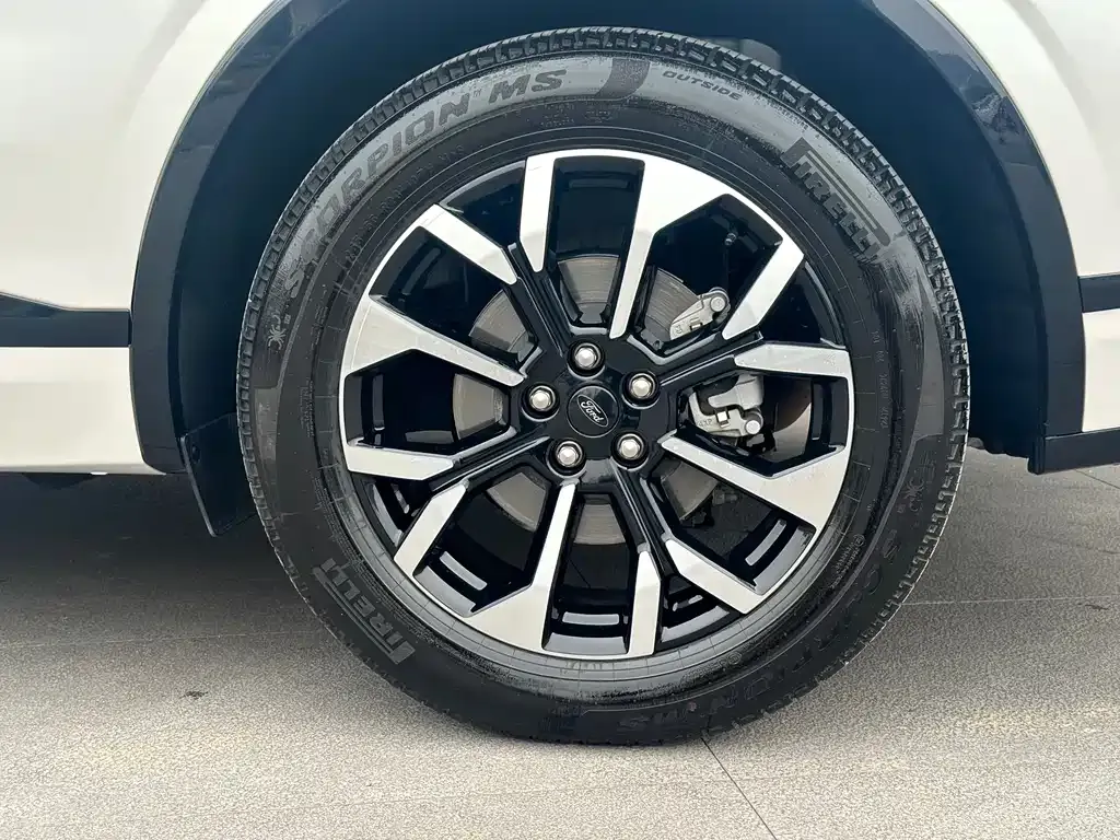 Ford Edge — фото 10