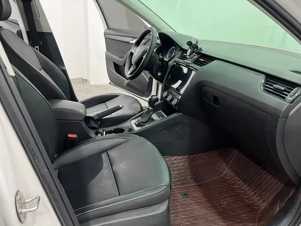 Skoda Octavia — фото 3