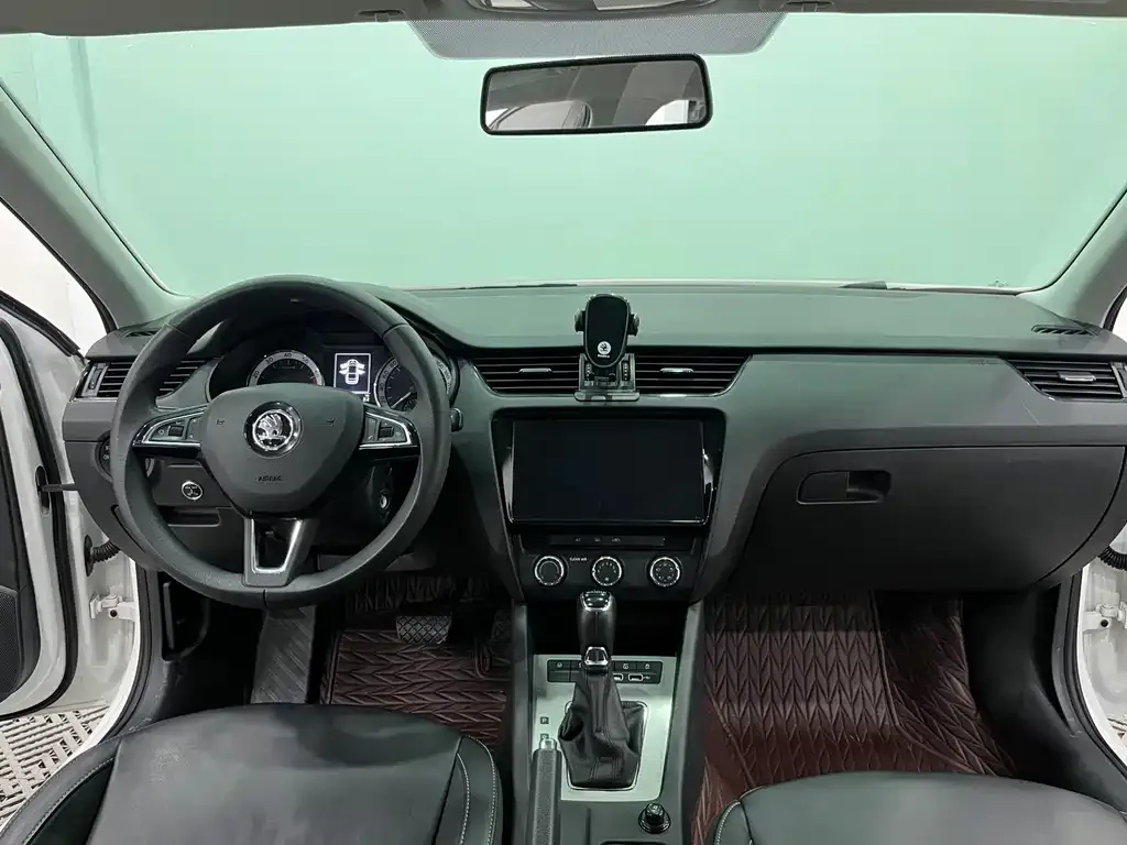 Skoda Octavia — фото 2