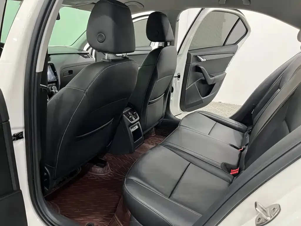 Skoda Octavia — фото 5