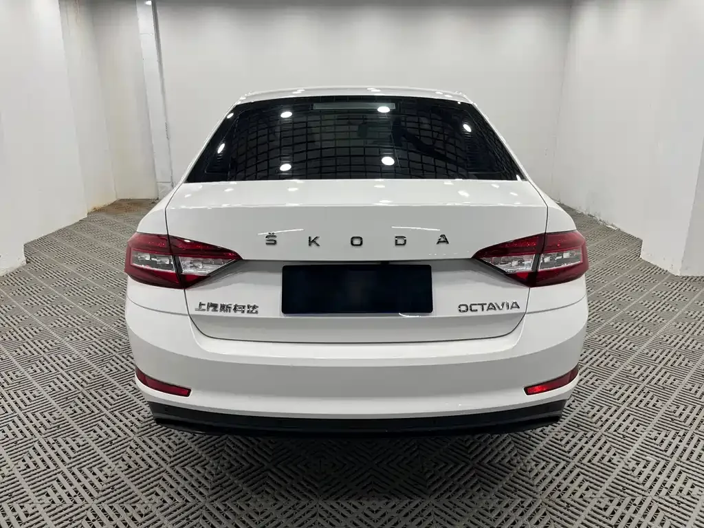 Skoda Octavia — фото 4