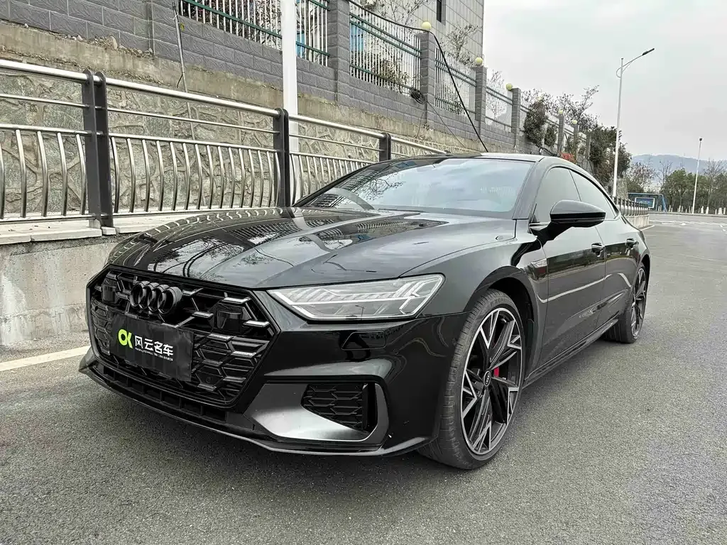 Audi A7L — фото 1
