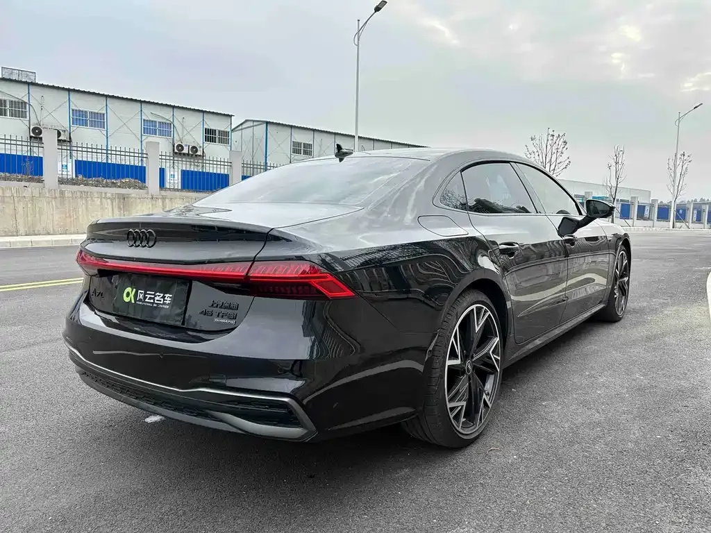 Audi A7L — фото 2