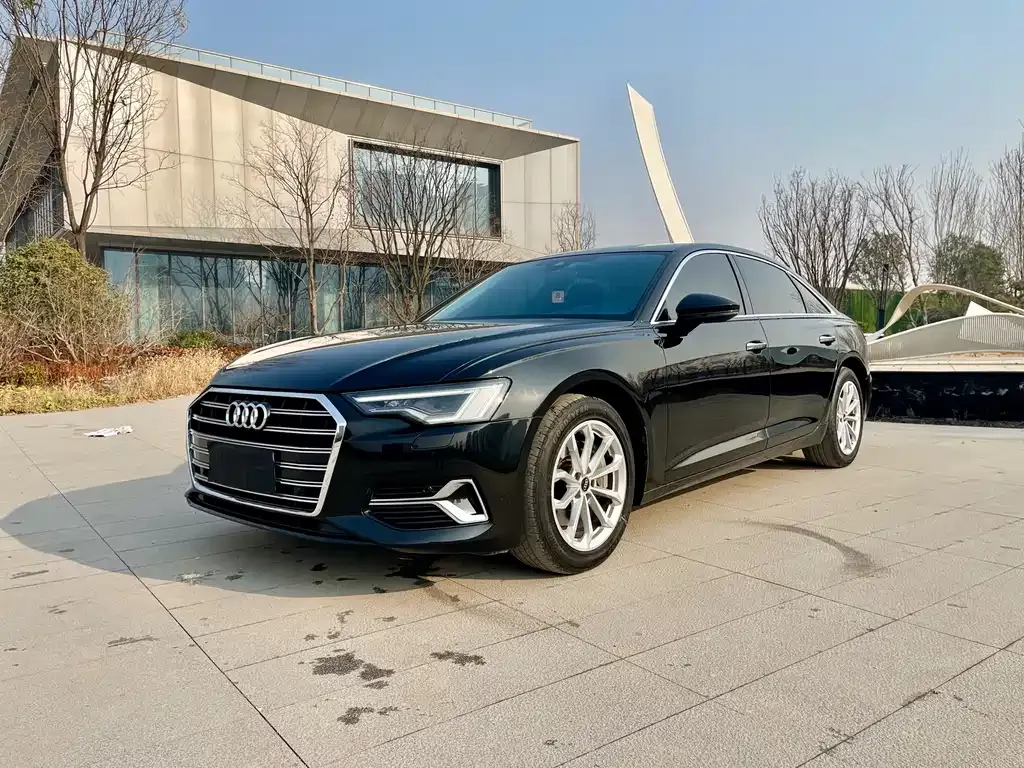 Audi A6L — фото 1