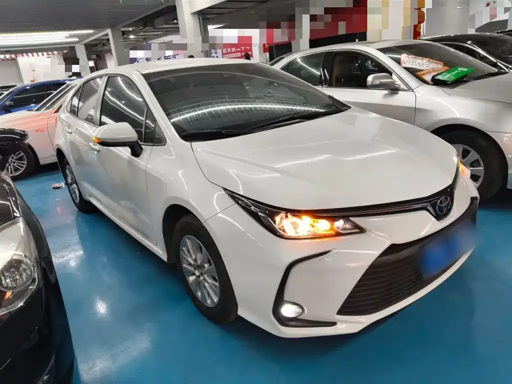 Toyota Corolla — фото 4