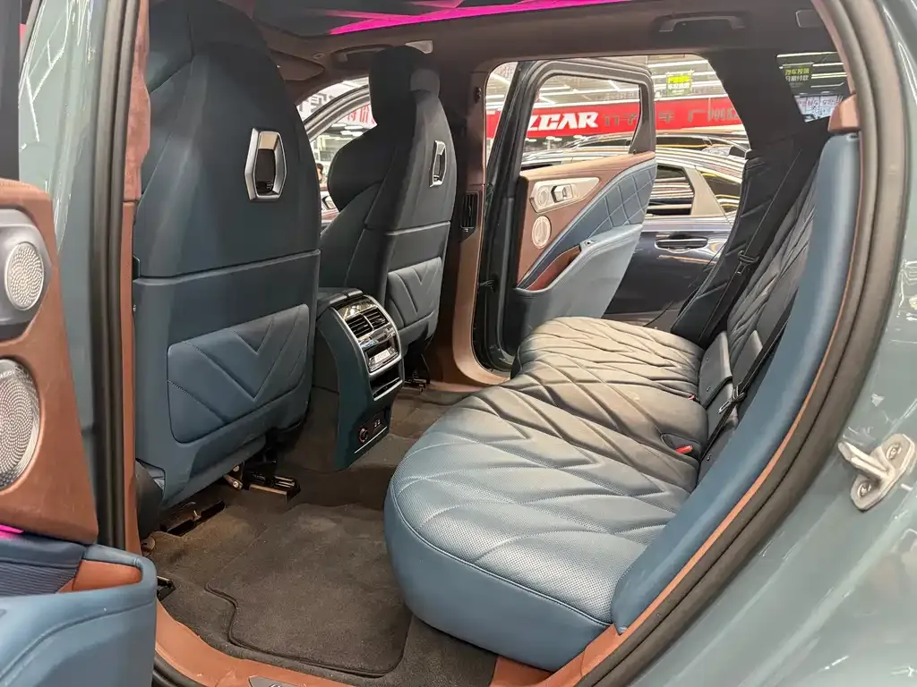 BMW XM — фото 9