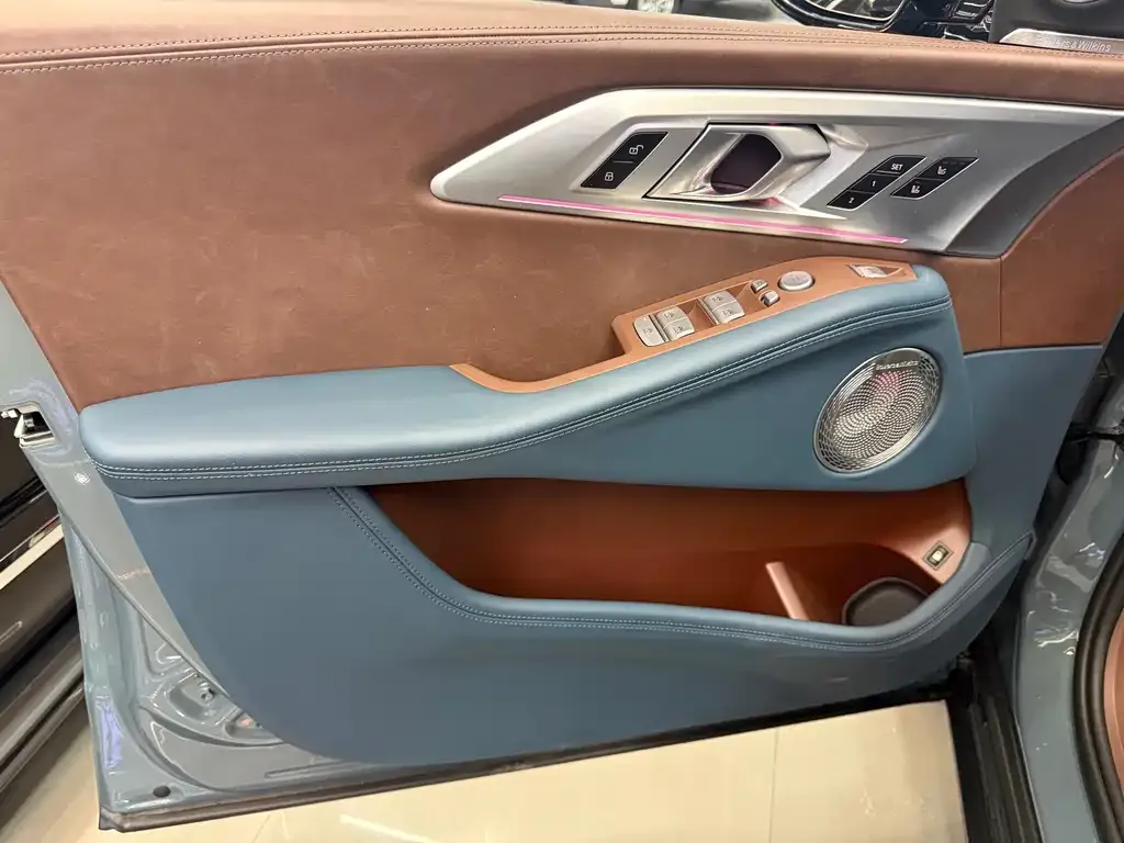 BMW XM — фото 7