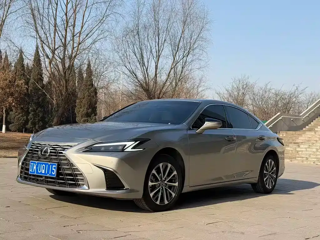 Lexus ES — фото 1