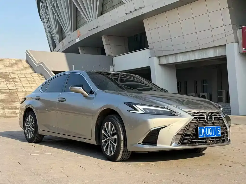 Lexus ES — фото 10
