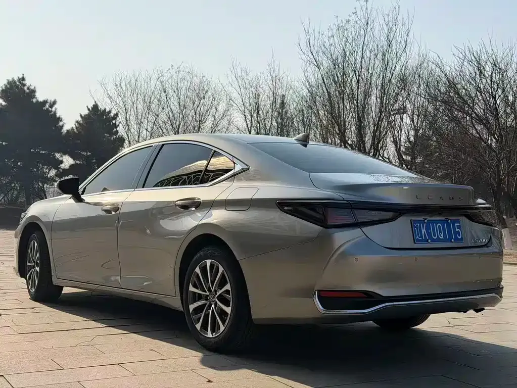 Lexus ES — фото 8