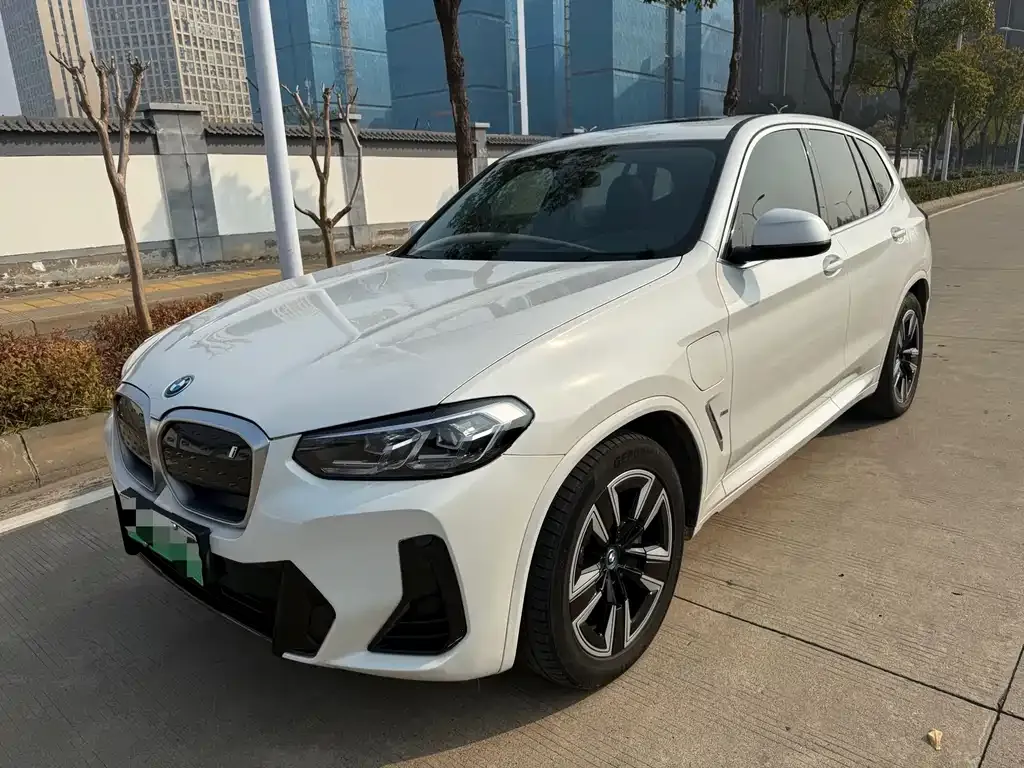 BMW iX3 — фото 1