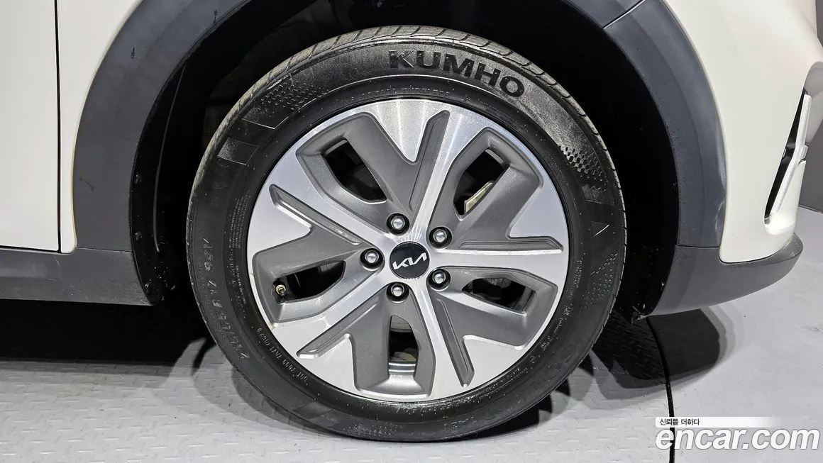 Kia Niro — фото 9