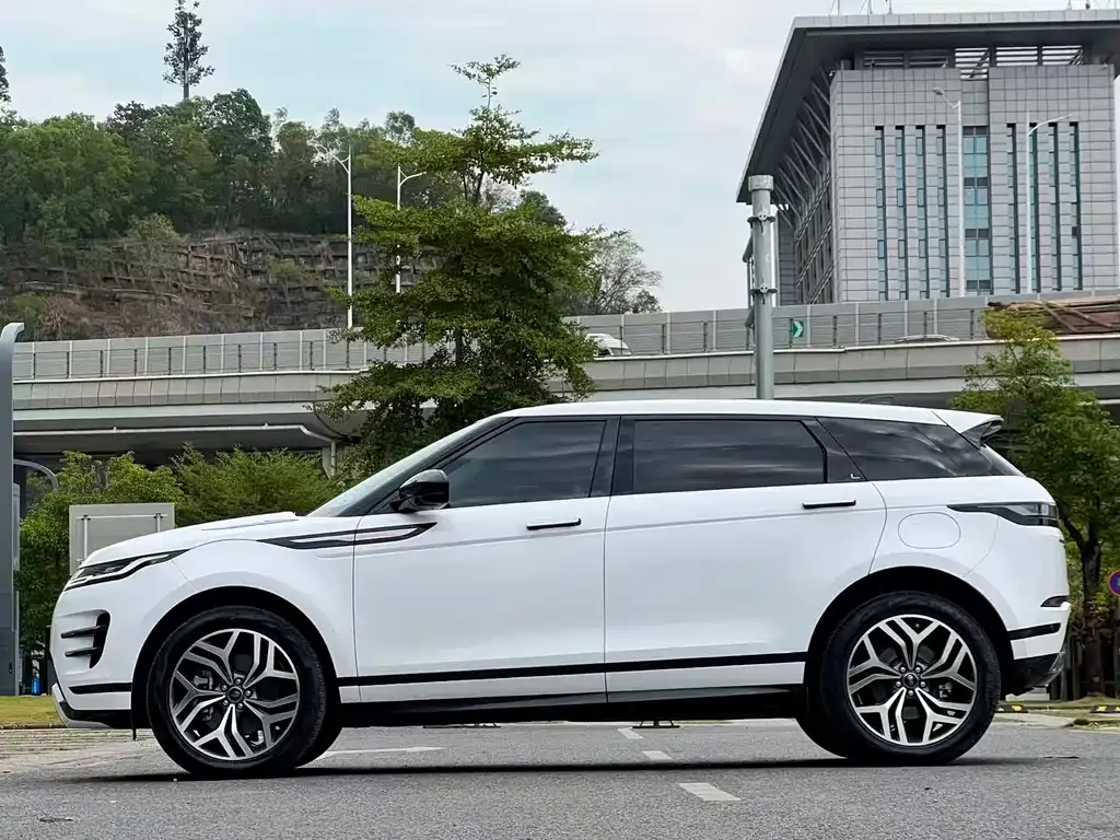 Land Rover Evoque PHEV — фото 7