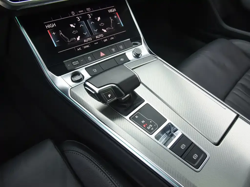 Audi A6L — фото 10