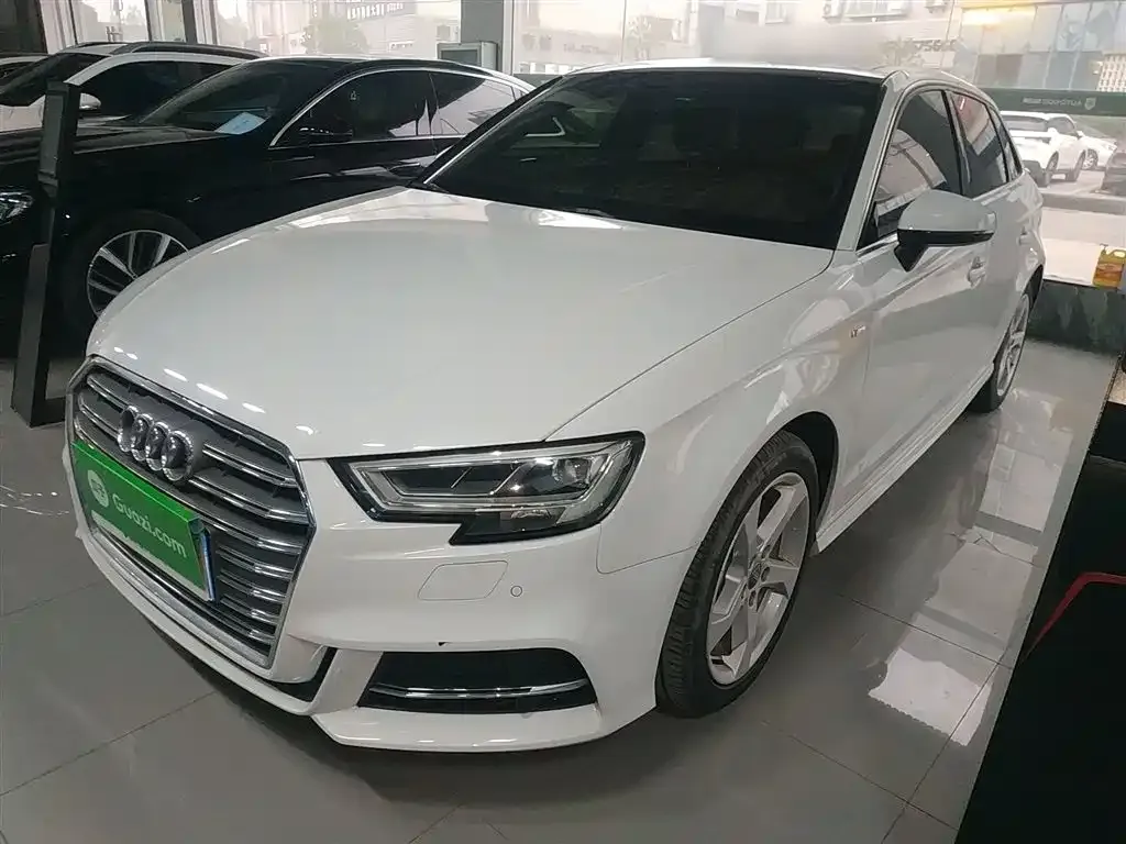 Audi A3 — фото 1