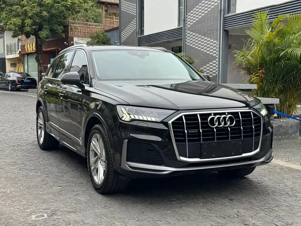 Audi Q7 — фото 1