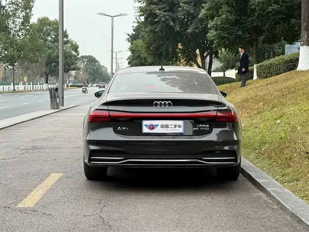 Audi A7L — фото 8