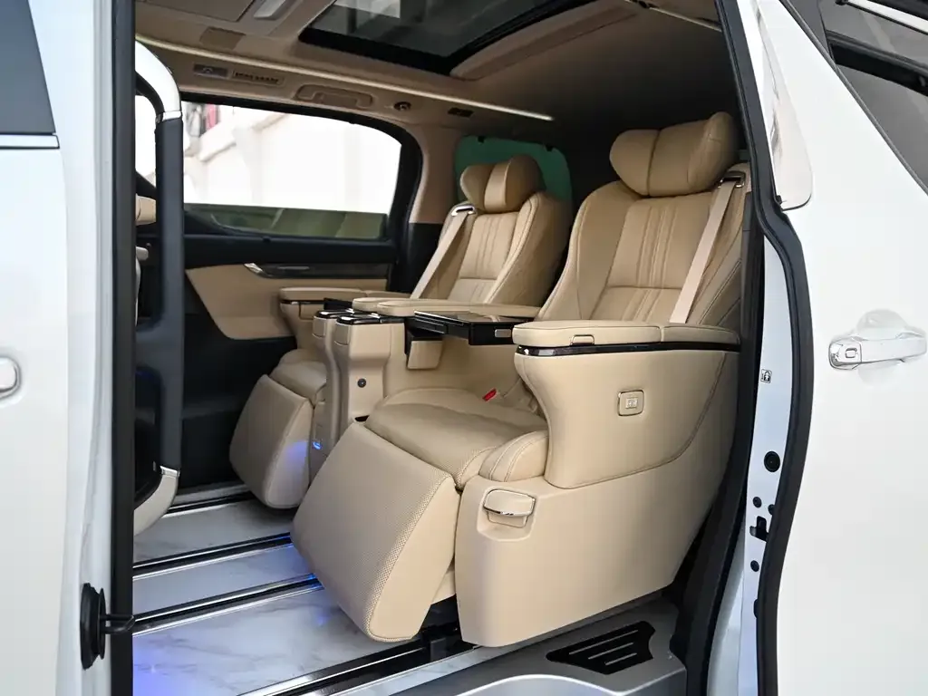 Toyota Alphard — фото 5